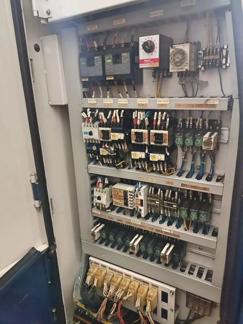 Features of Komori L426 4 color 1992